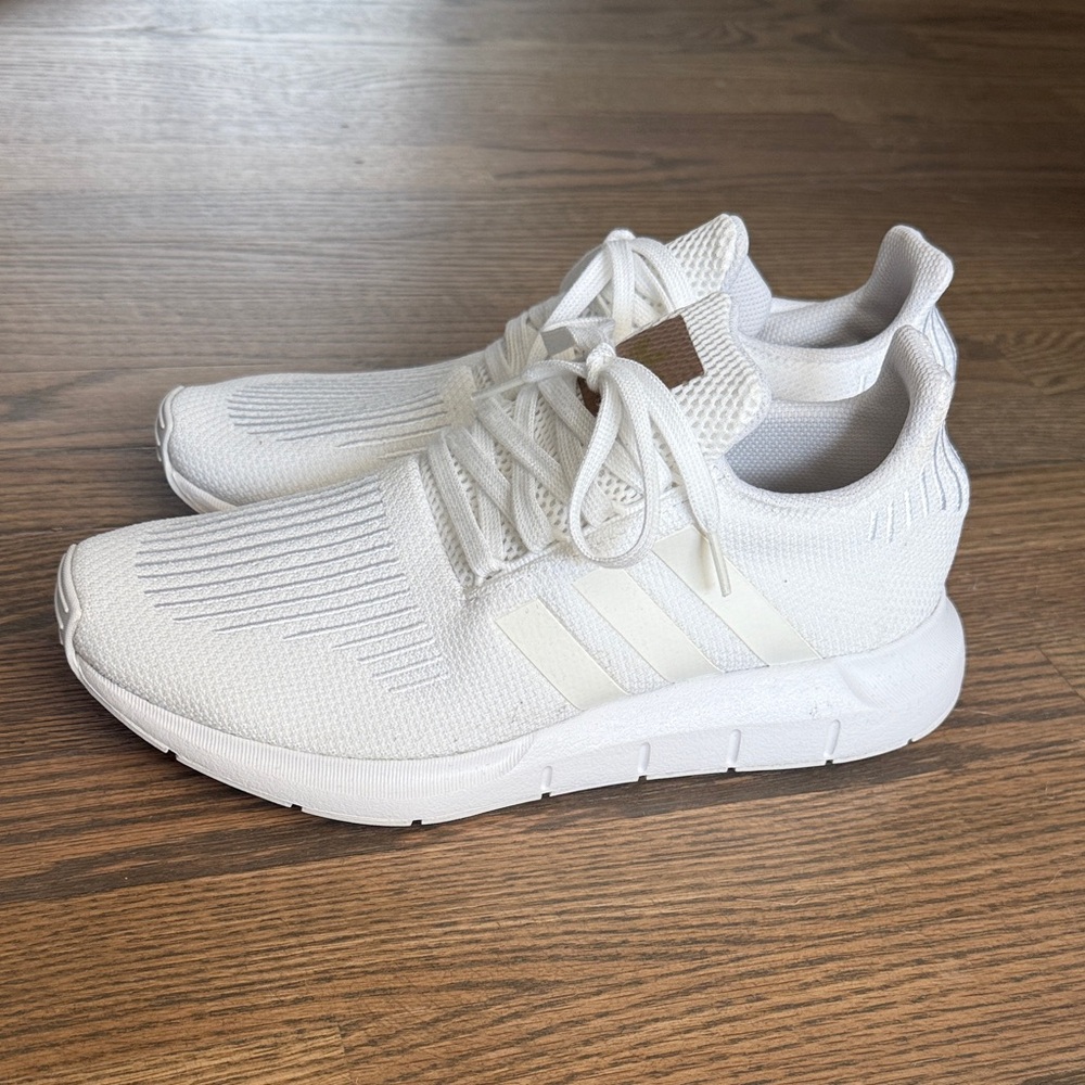 Adidas Swift Run Women’s Sneakers – White/Copper – Size 10 – NEW